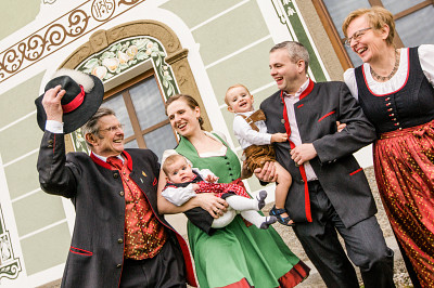 Mostheuriger Familie Hauer Mostheuriger Familie Hauer